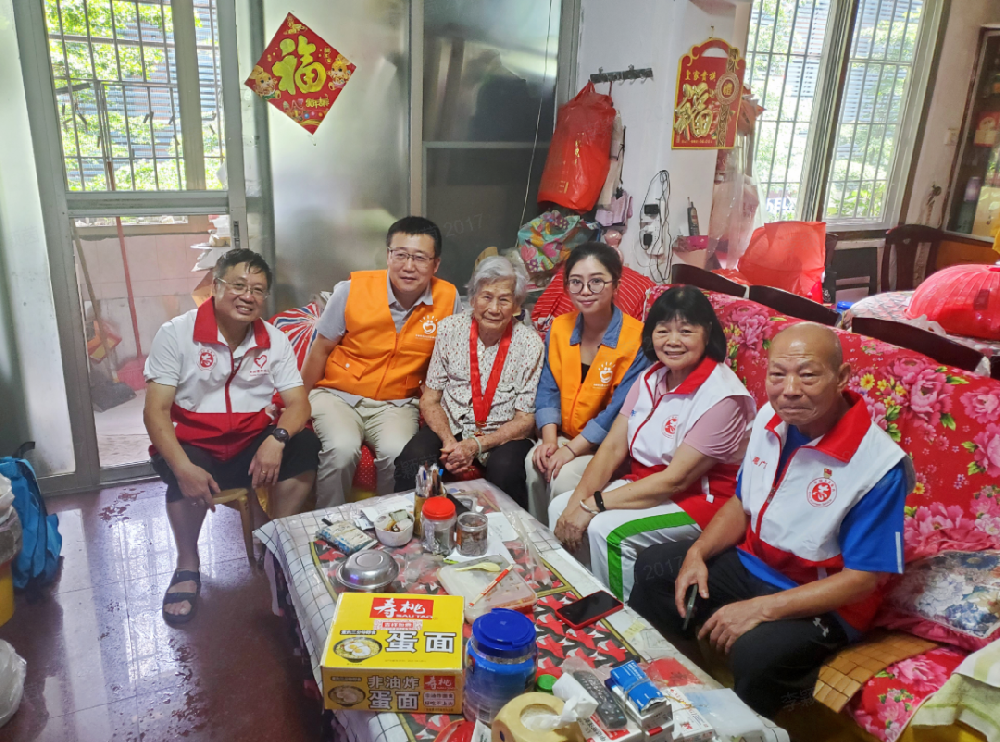 中食安泓基金会党支部开展“迎七一·送温暖”主题党日活动